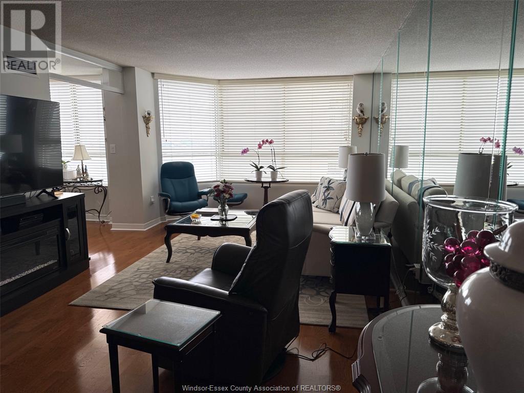 Property at 75 RIVERSIDE DRIVE East Unit# 1205 image 4