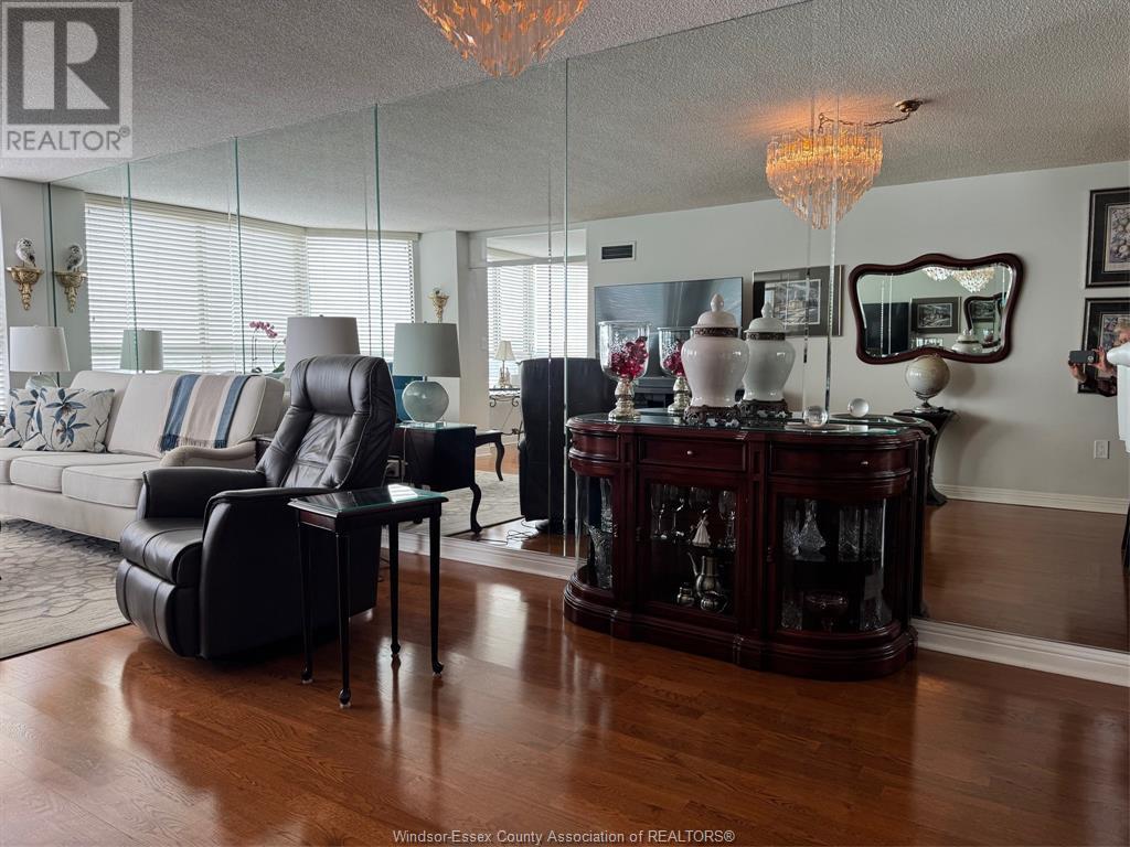 Property at 75 RIVERSIDE DRIVE East Unit# 1205 image 3