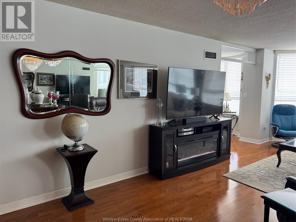 Property at 75 RIVERSIDE DRIVE East Unit# 1205 image 5