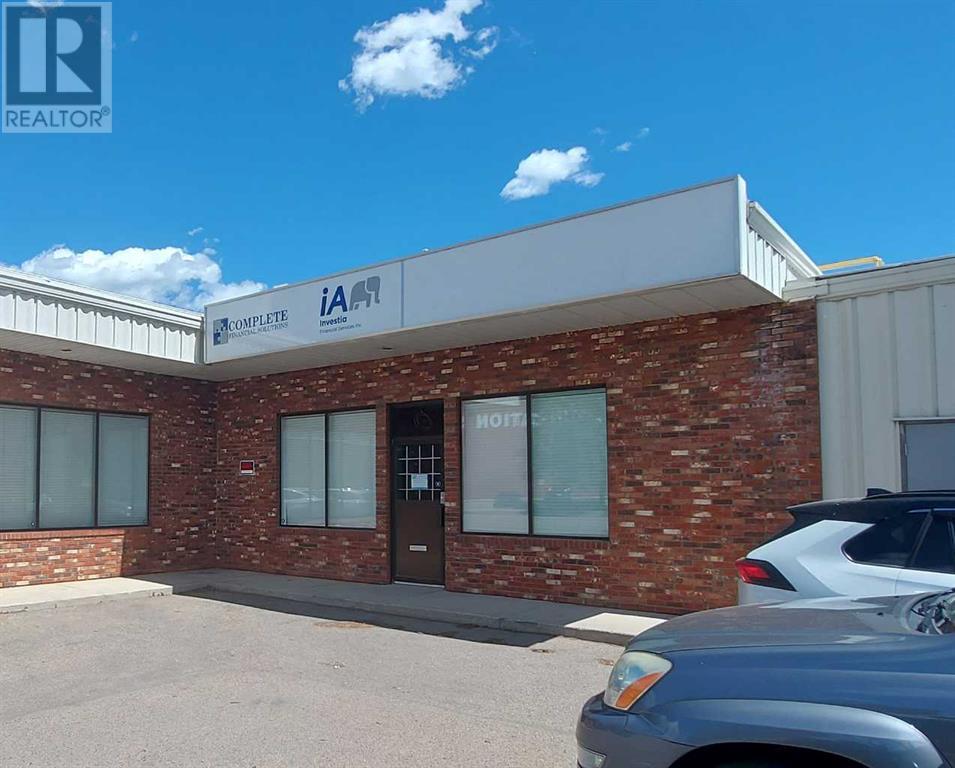 Property at 7, 5108 52 Street image 1