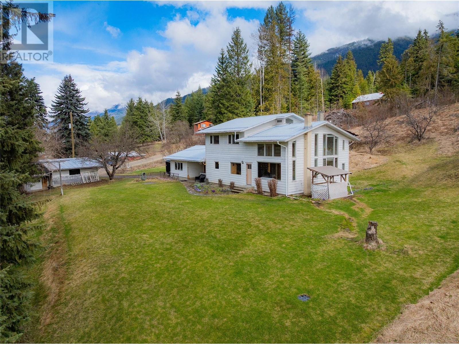 6943 KANIGAN Road, Appledale, British Columbia