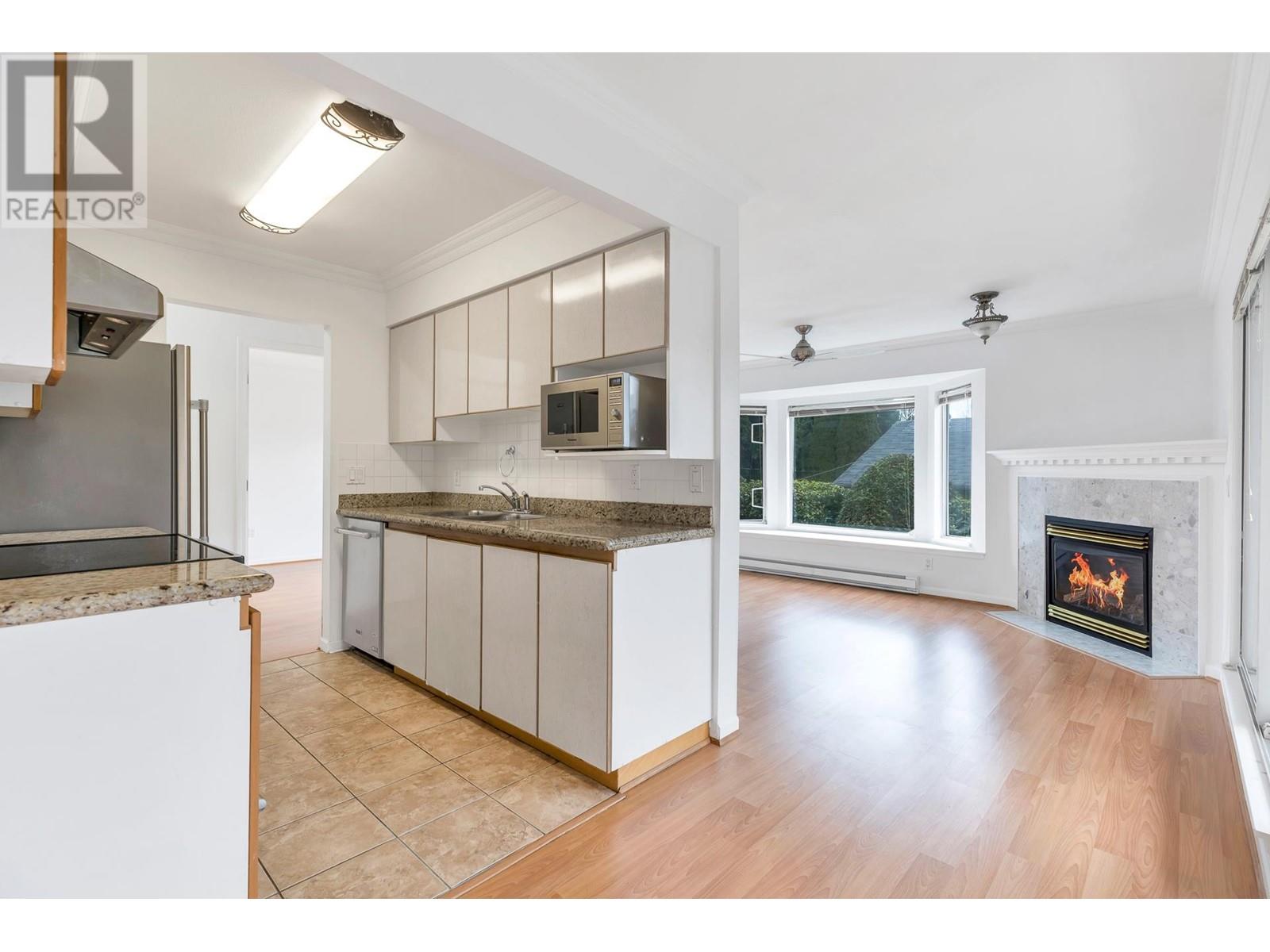 212 3770 Manor Street, Burnaby, British Columbia  V5G 4T5 - Photo 5 - R2985700