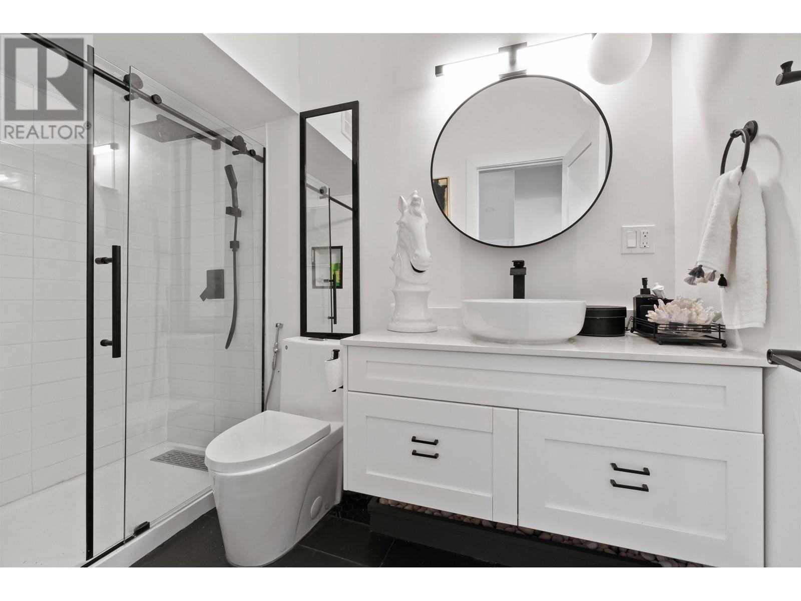 Property at 615 E KINGS ROAD image 4