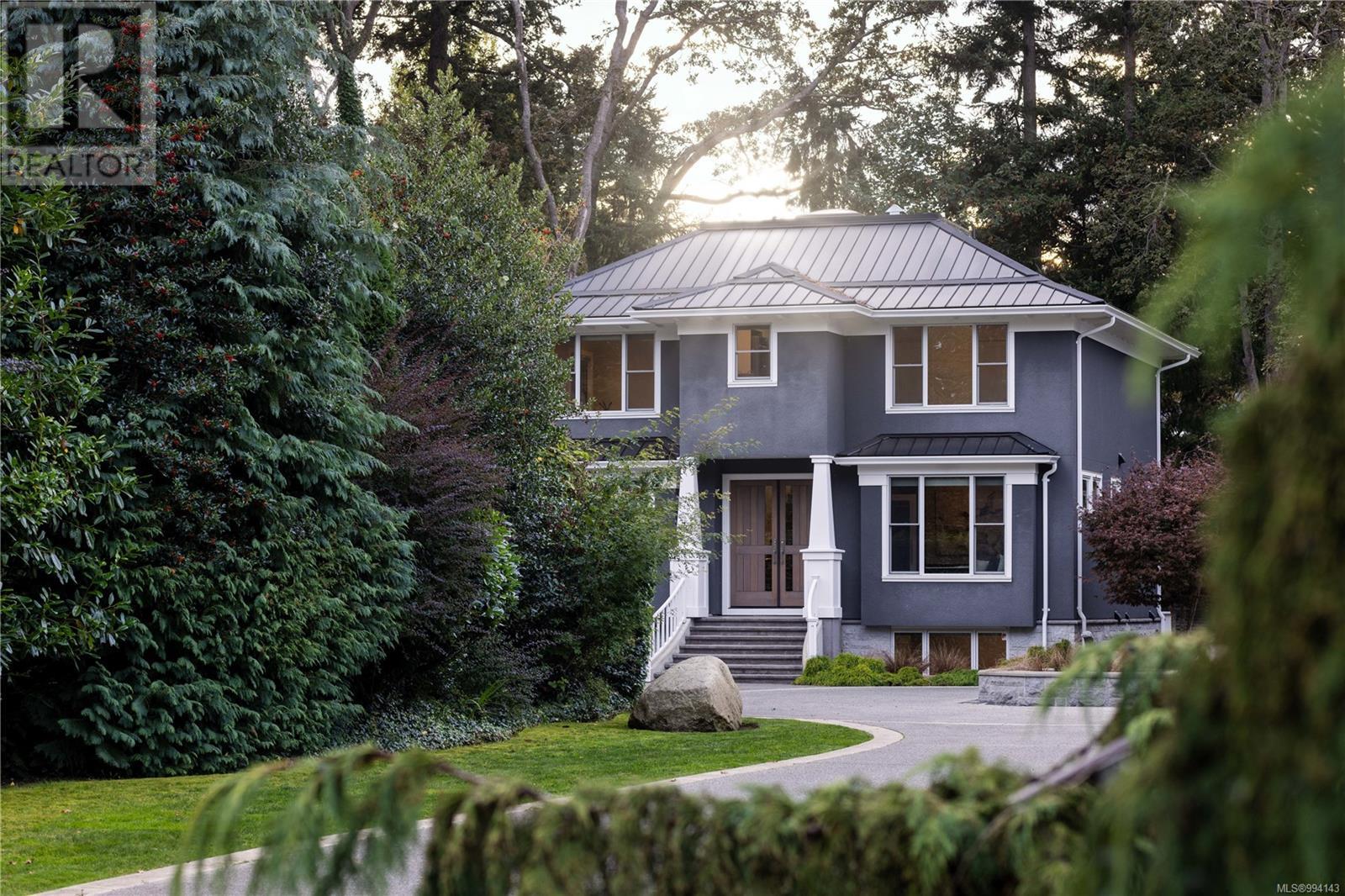 Property at 1198 Hewlett Pl image 2