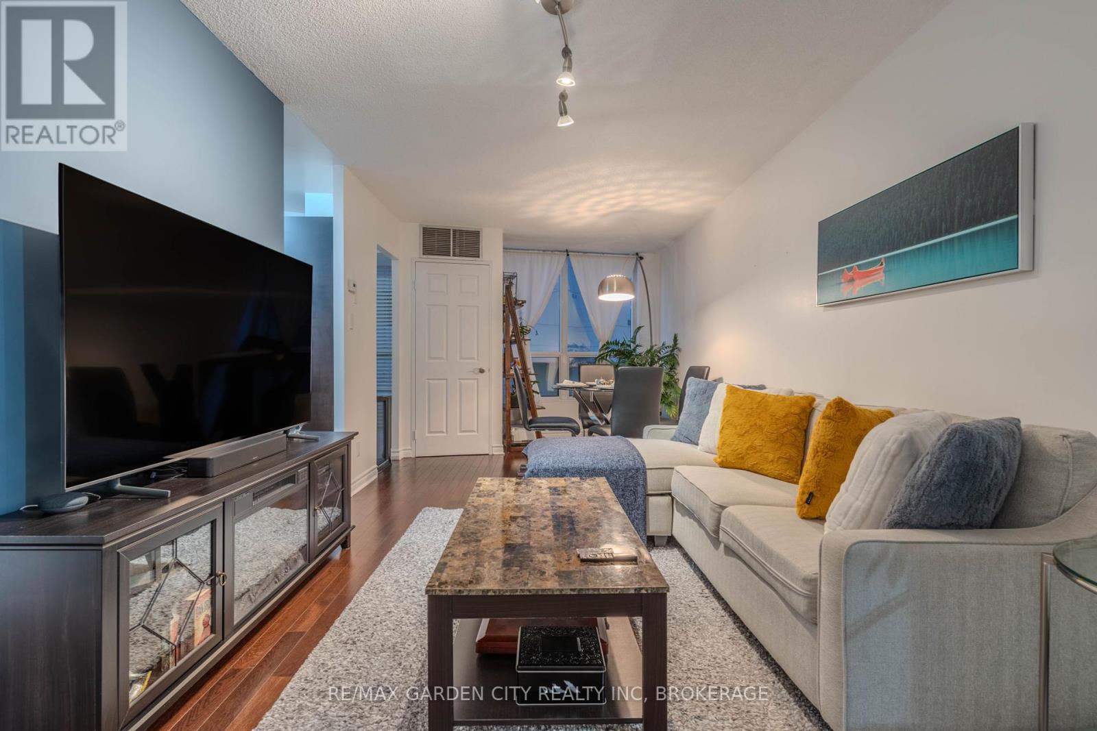 Property at 202 - 897 SHEPPARD AVENUE W image 3