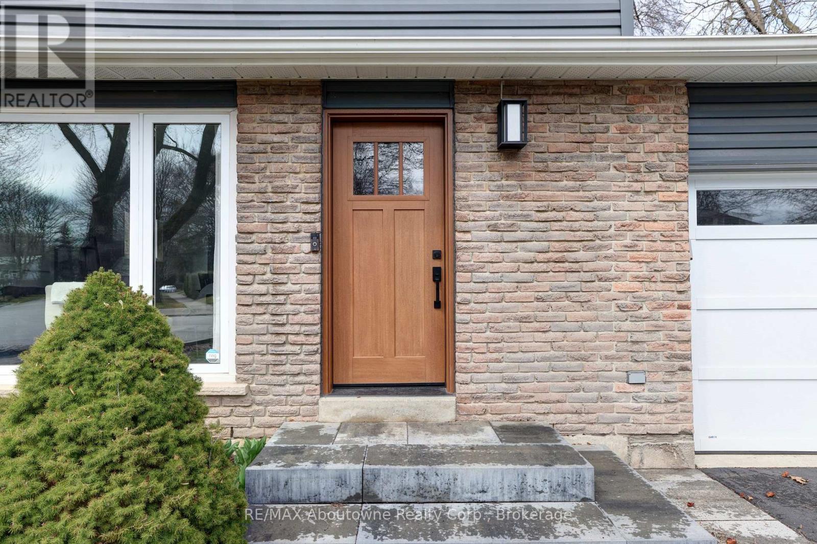 Property at 1274 RICHARDS CRESCENT image 2