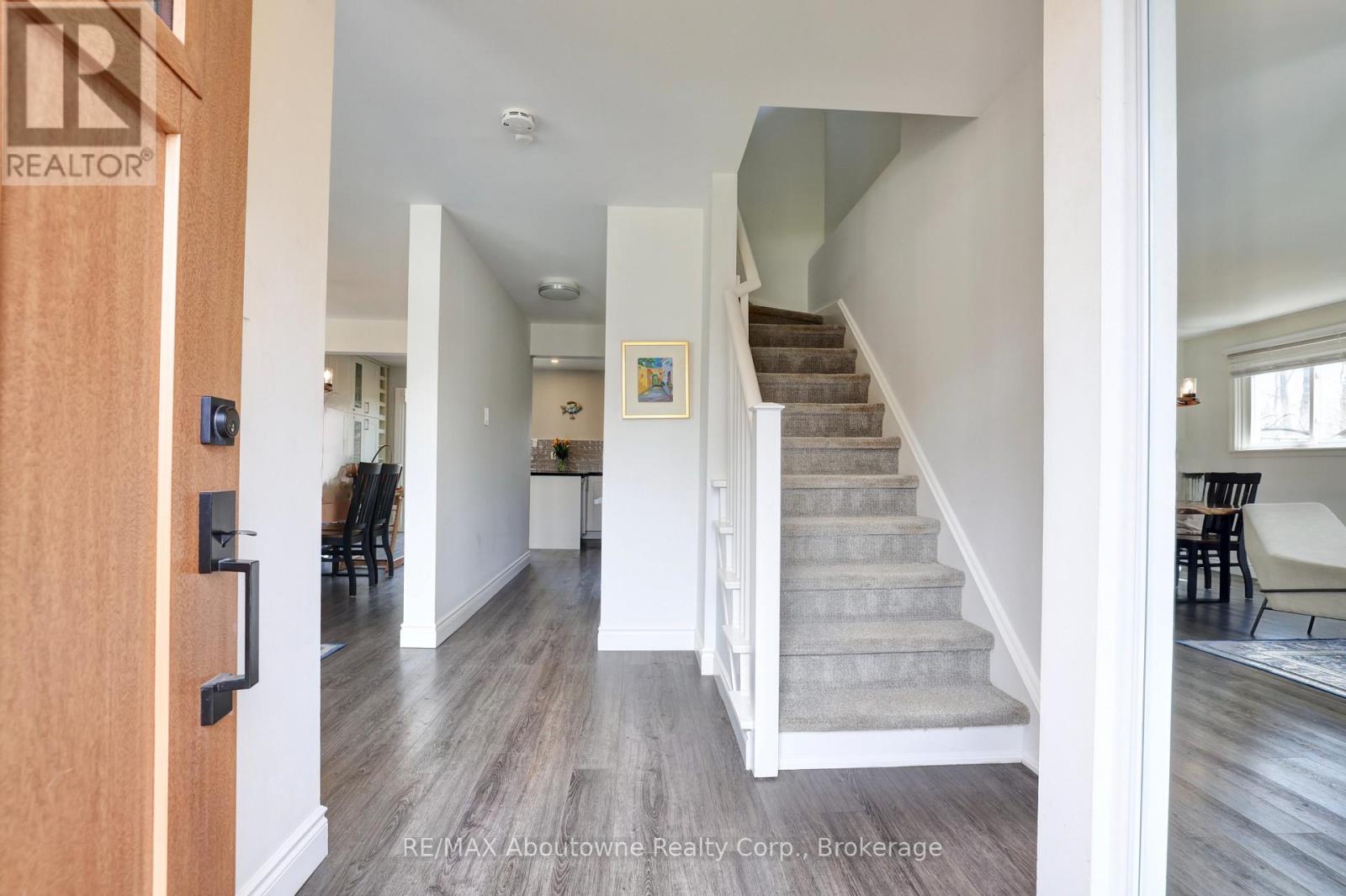 Property at 1274 RICHARDS CRESCENT image 3