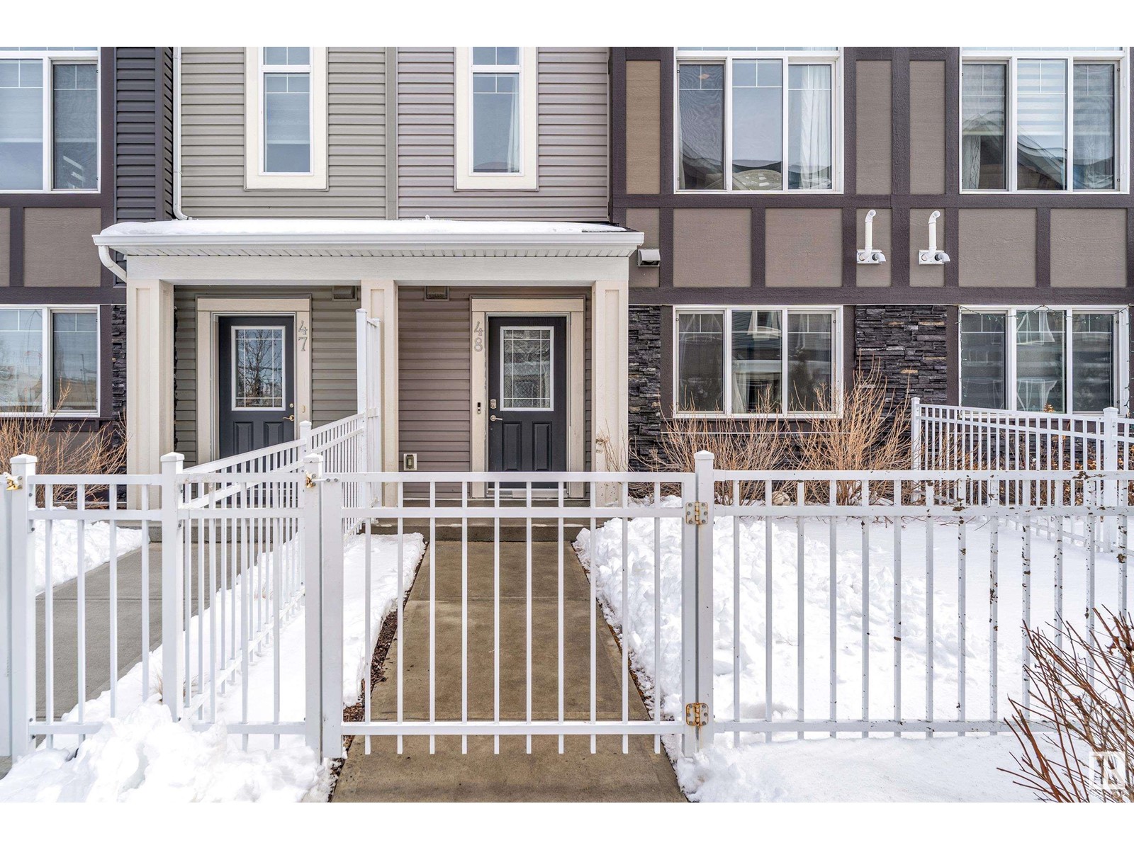Property at #48 2215 24 ST NW image 3