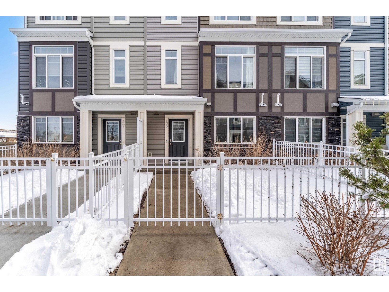 Property at #48 2215 24 ST NW image 2