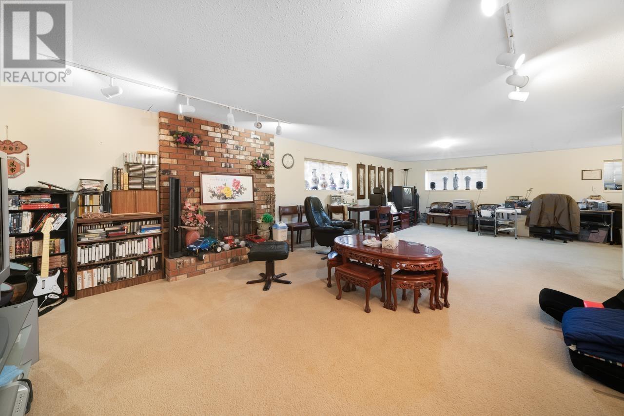 8008 Woodhurst Drive, Burnaby, British Columbia  V5A 4E7 - Photo 14 - R2985724
