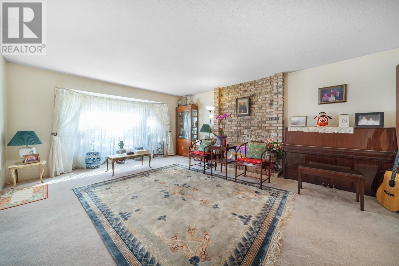 8008 Woodhurst Drive, Burnaby, British Columbia  V5A 4E7 - Photo 5 - R2985724