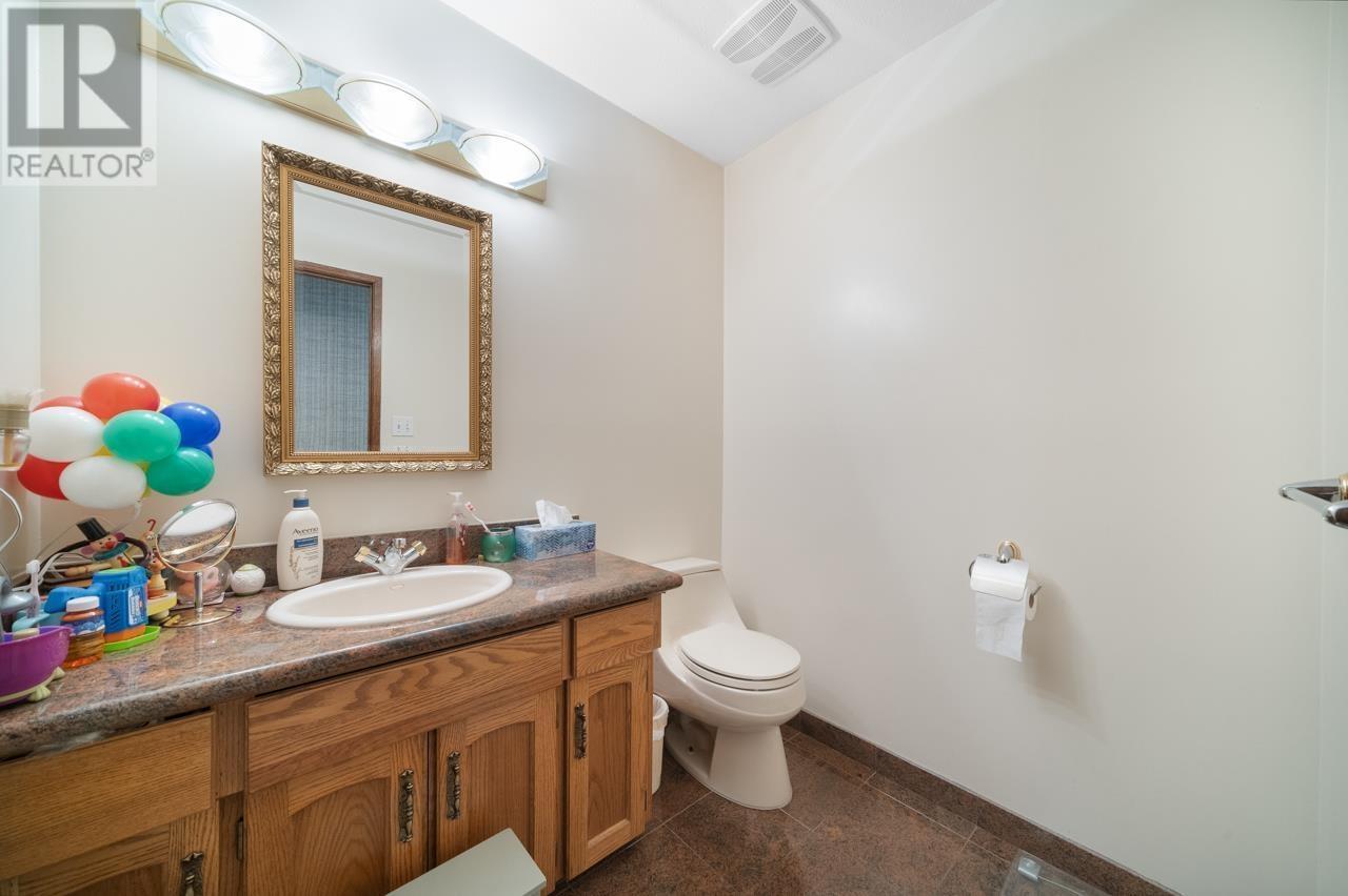 8008 Woodhurst Drive, Burnaby, British Columbia  V5A 4E7 - Photo 23 - R2985724