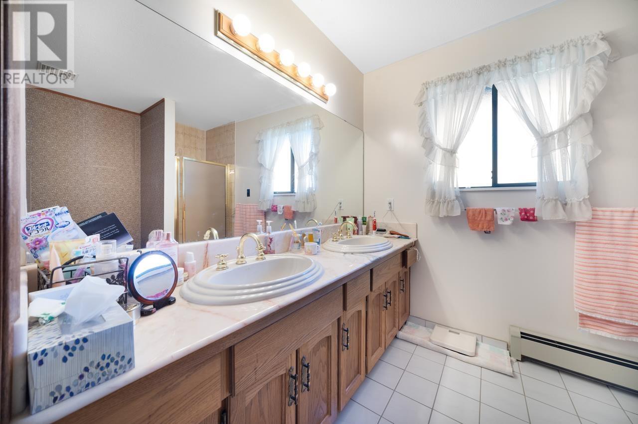 8008 Woodhurst Drive, Burnaby, British Columbia  V5A 4E7 - Photo 27 - R2985724