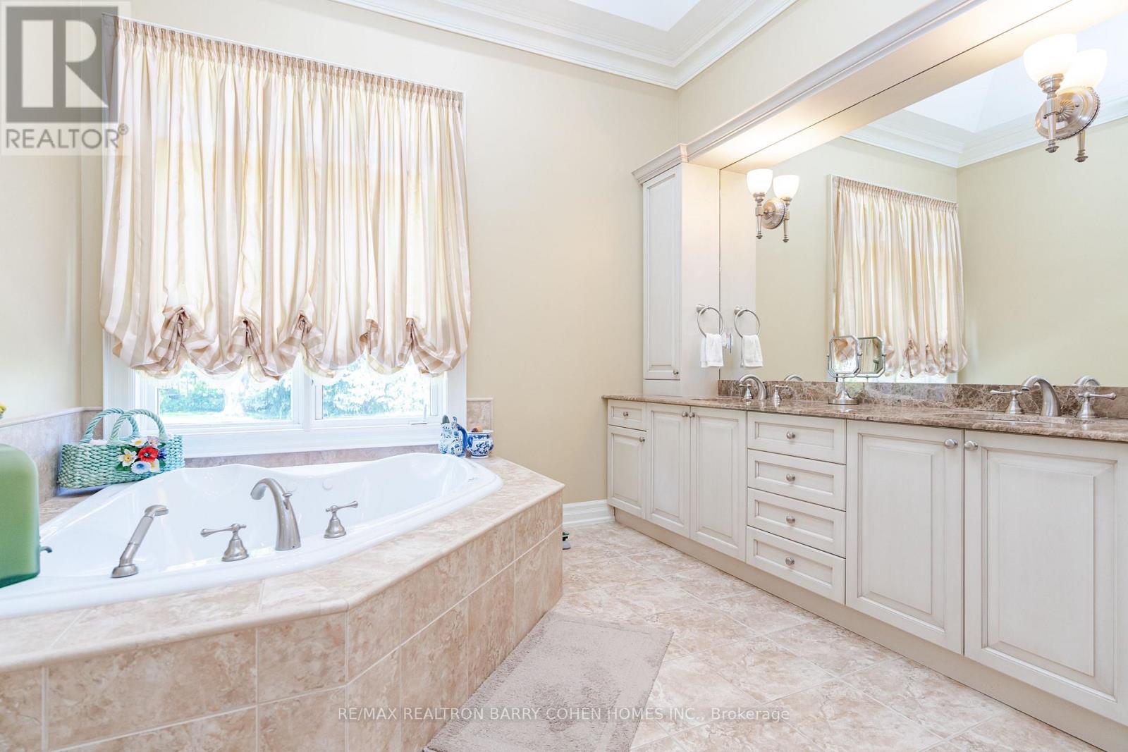 76 Thornridge Drive, Vaughan, Ontario  L4J 1C8 - Photo 11 - N12060567