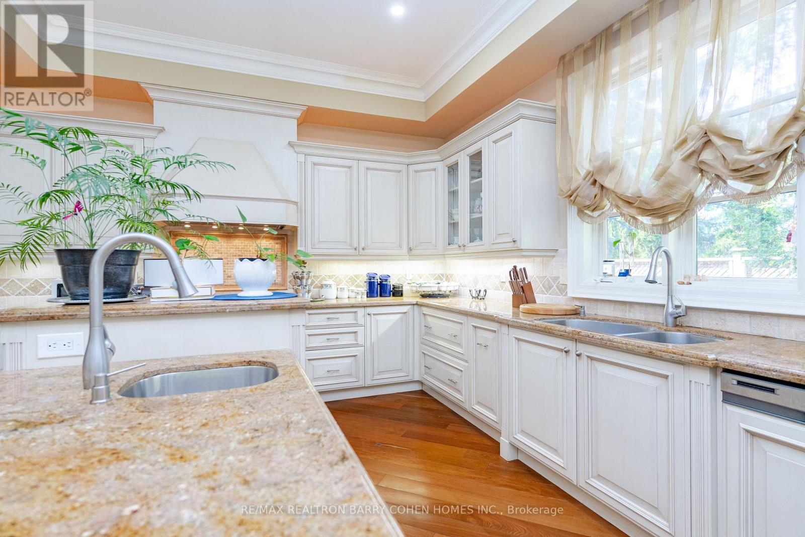 76 Thornridge Drive, Vaughan, Ontario  L4J 1C8 - Photo 9 - N12060567