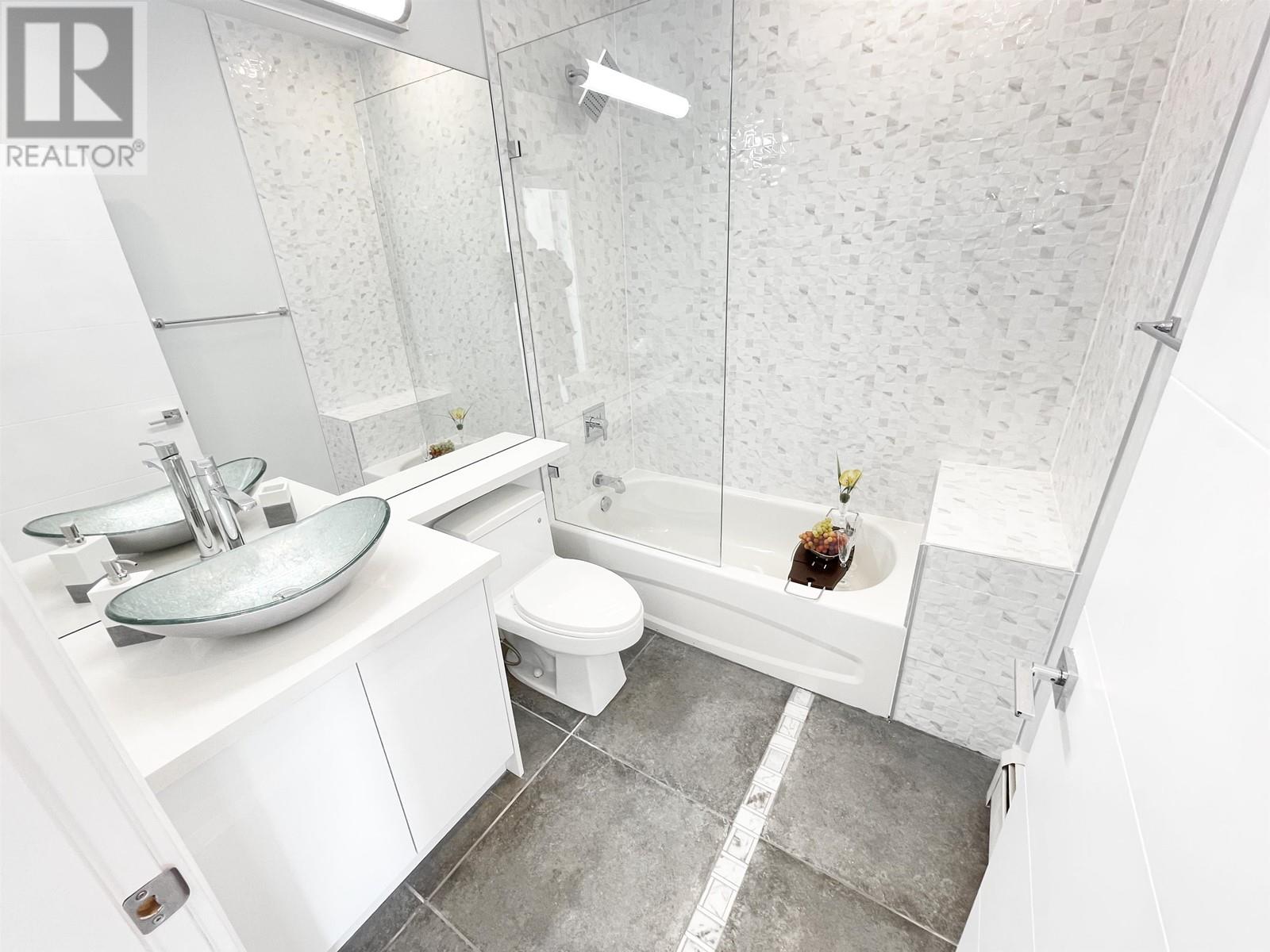 2460 E 19th Avenue, Vancouver, British Columbia  V5M 2R9 - Photo 6 - R2985835