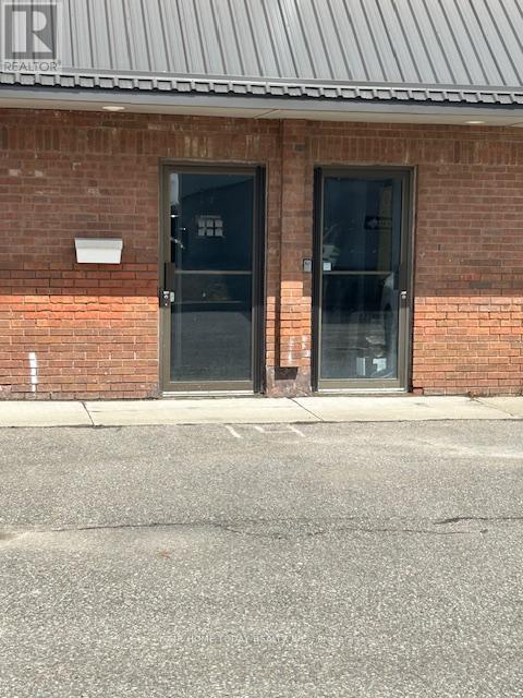 #13 & #14 - 55 Sinclair Avenue N, Halton Hills (Georgetown), Ontario  L7G 4X4 - Photo 2 - W12060473