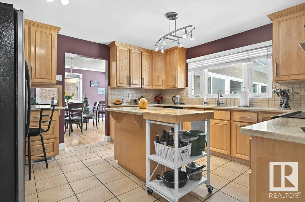 Property at 50 WESTBROOK DR NW image 2