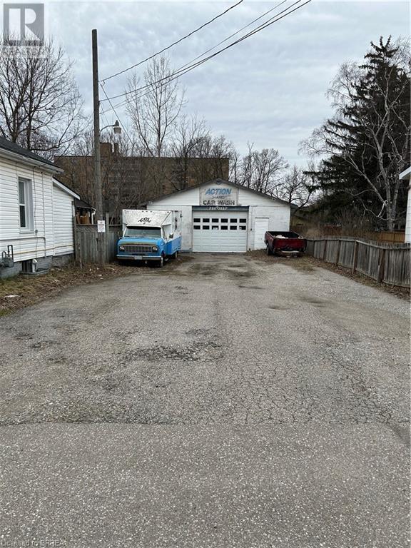 32 North Park Street, Brantford, Ontario  N3R 4J6 - Photo 2 - 40713478