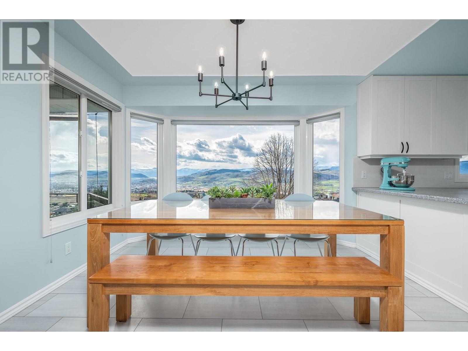 Property at 308 Sunshine Place image 3