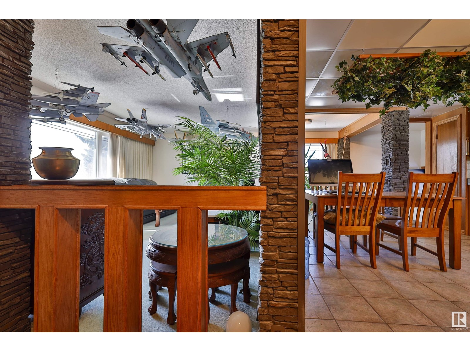 Property at 9548 145 AV NW image 3