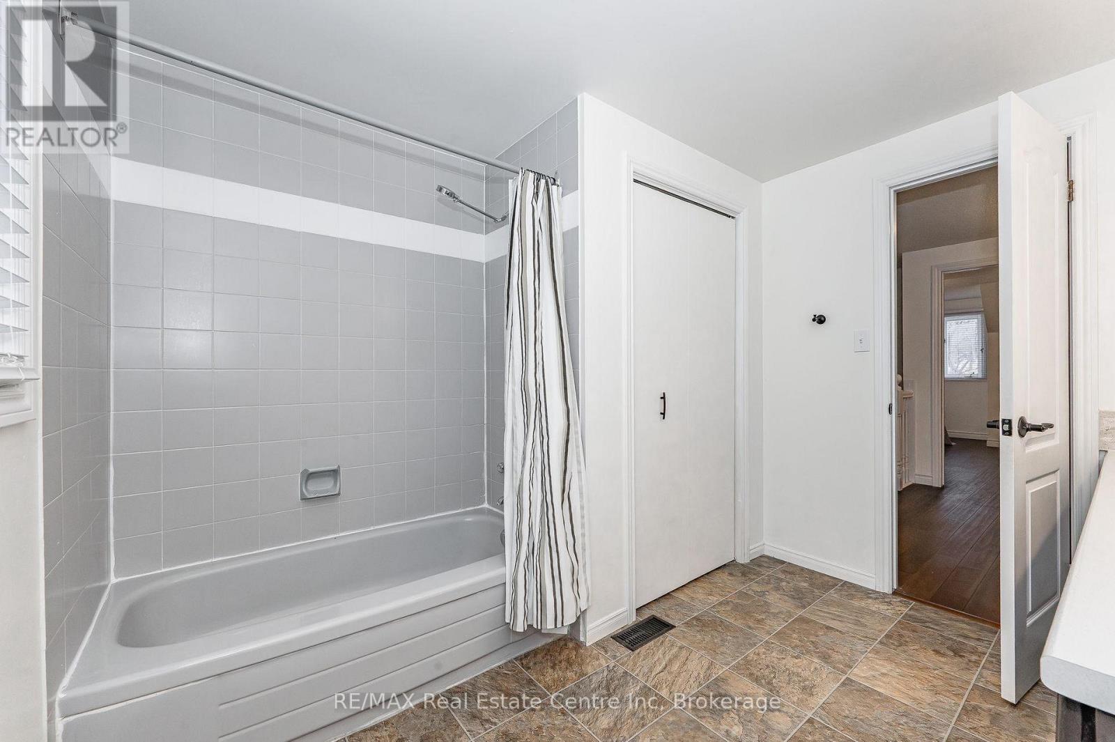 42 Hands Drive, Guelph, Ontario  N1G 3H3 - Photo 27 - X12060642