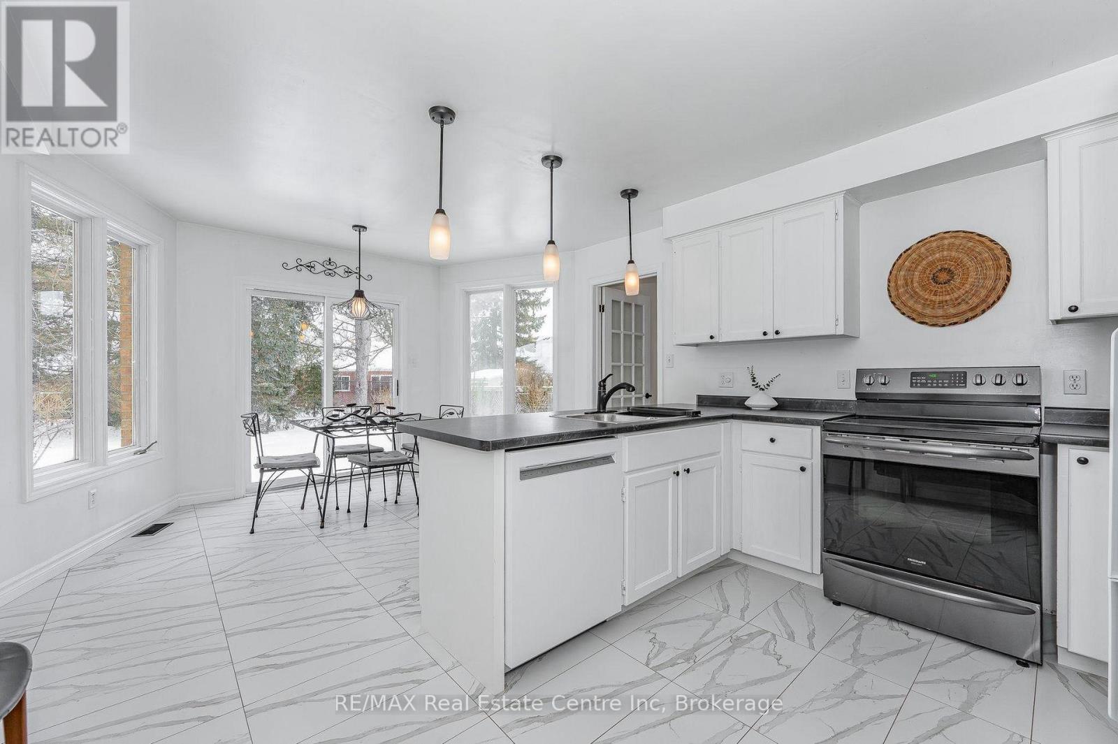 42 Hands Drive, Guelph, Ontario  N1G 3H3 - Photo 9 - X12060642