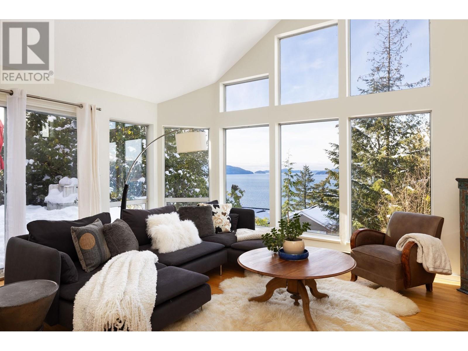 110 Kelvin Grove Way, Lions Bay, British Columbia  V0N 2E0 - Photo 1 - R2985887