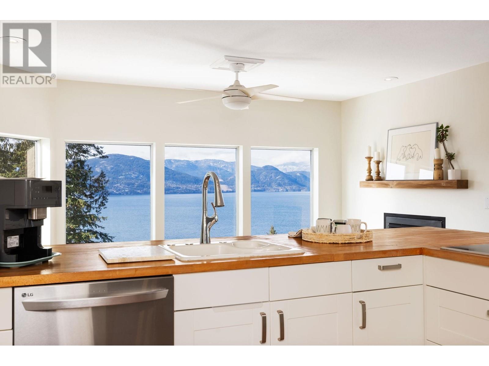 110 Kelvin Grove Way, Lions Bay, British Columbia  V0N 2E0 - Photo 10 - R2985887