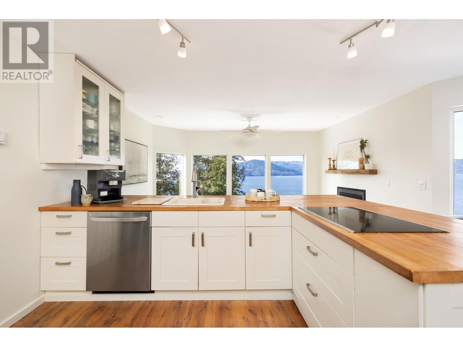 110 Kelvin Grove Way, Lions Bay, British Columbia  V0N 2E0 - Photo 12 - R2985887