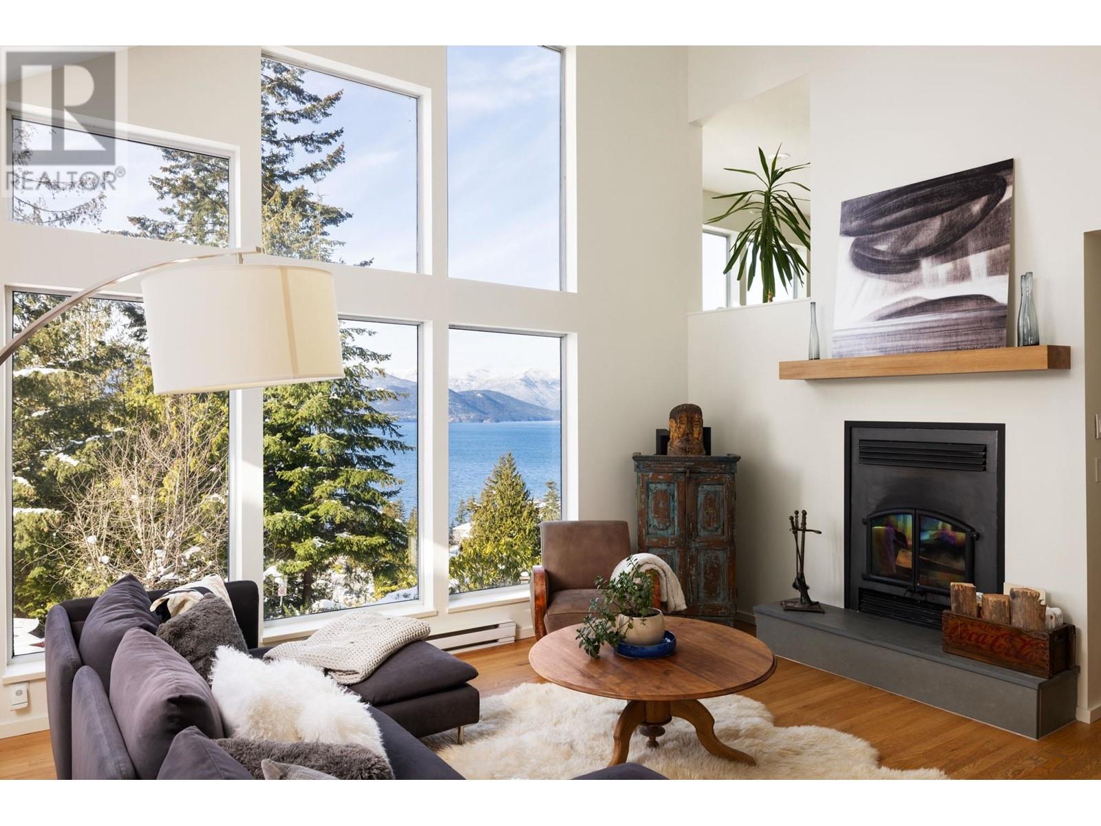 110 Kelvin Grove Way, Lions Bay, British Columbia  V0N 2E0 - Photo 3 - R2985887