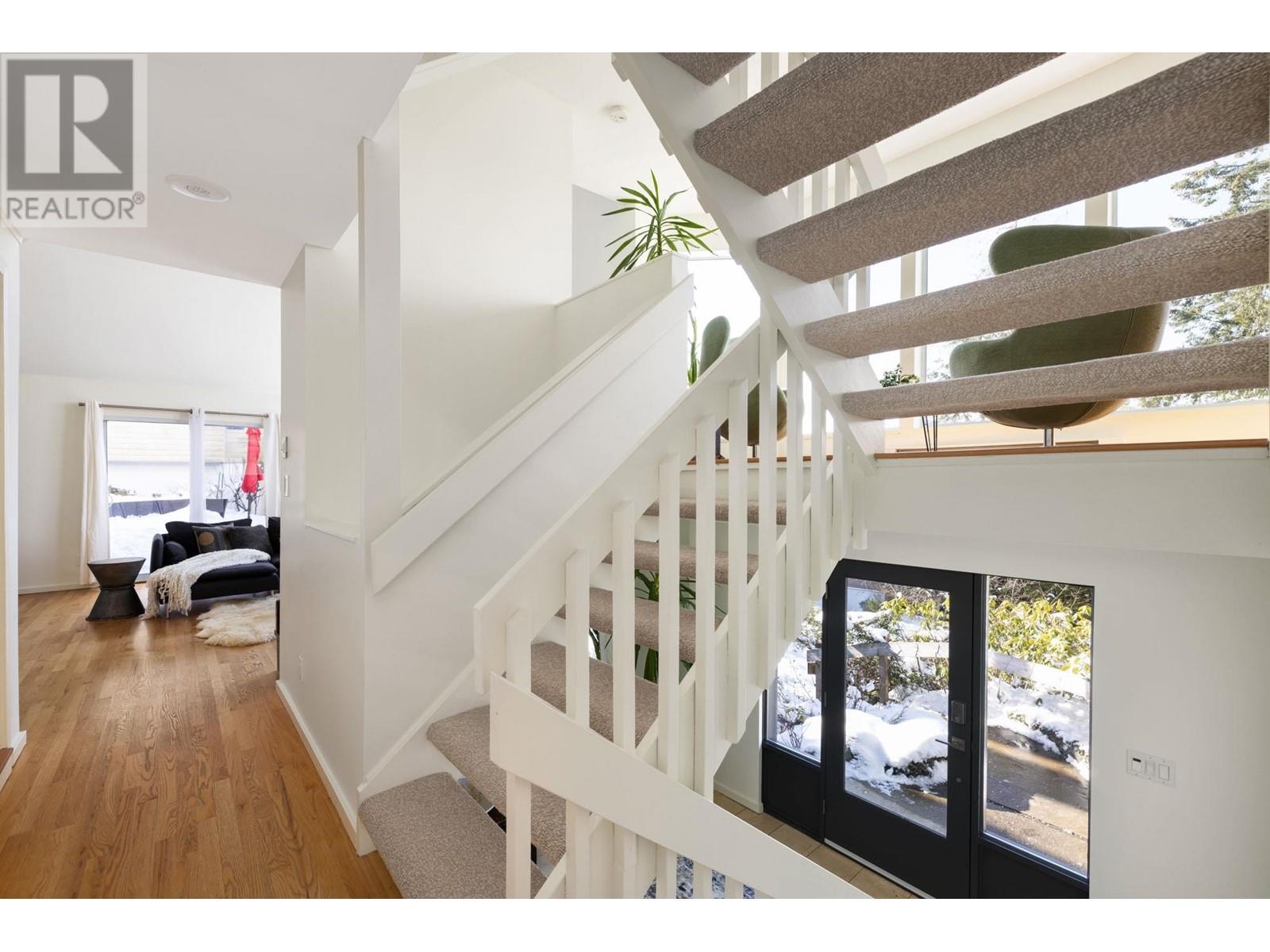 110 Kelvin Grove Way, Lions Bay, British Columbia  V0N 2E0 - Photo 5 - R2985887