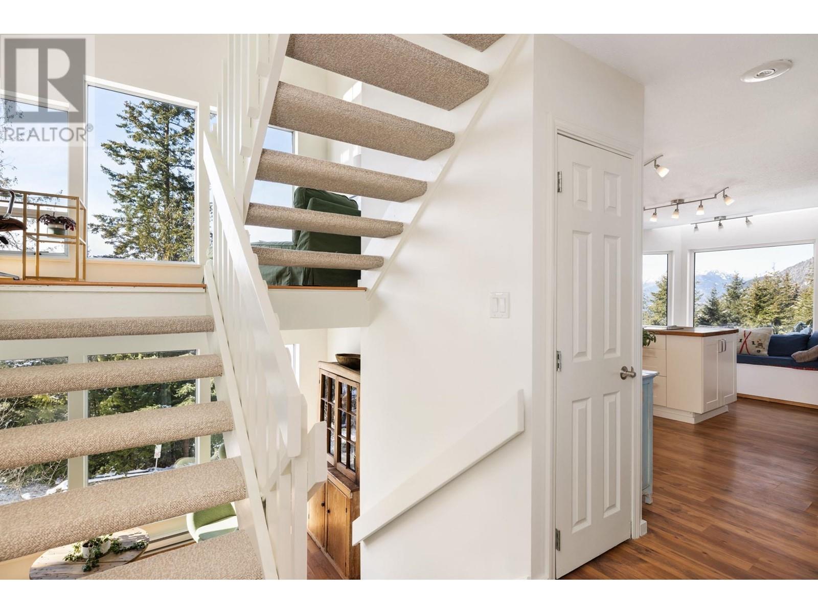 110 Kelvin Grove Way, Lions Bay, British Columbia  V0N 2E0 - Photo 9 - R2985887
