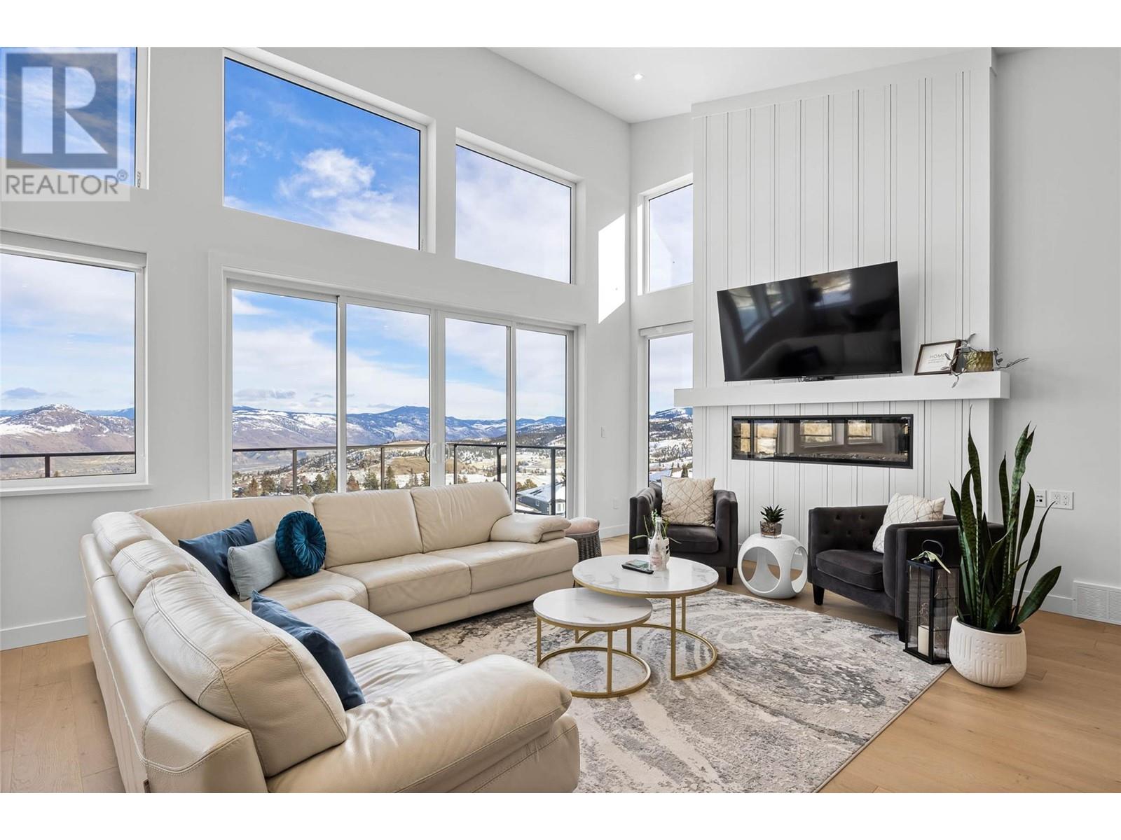 Property at 2400 Talbot Place image 4