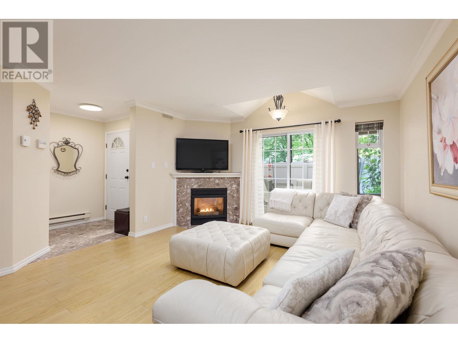 23 7128 18th Avenue, Burnaby, British Columbia  V3N 1H1 - Photo 3 - R2985667