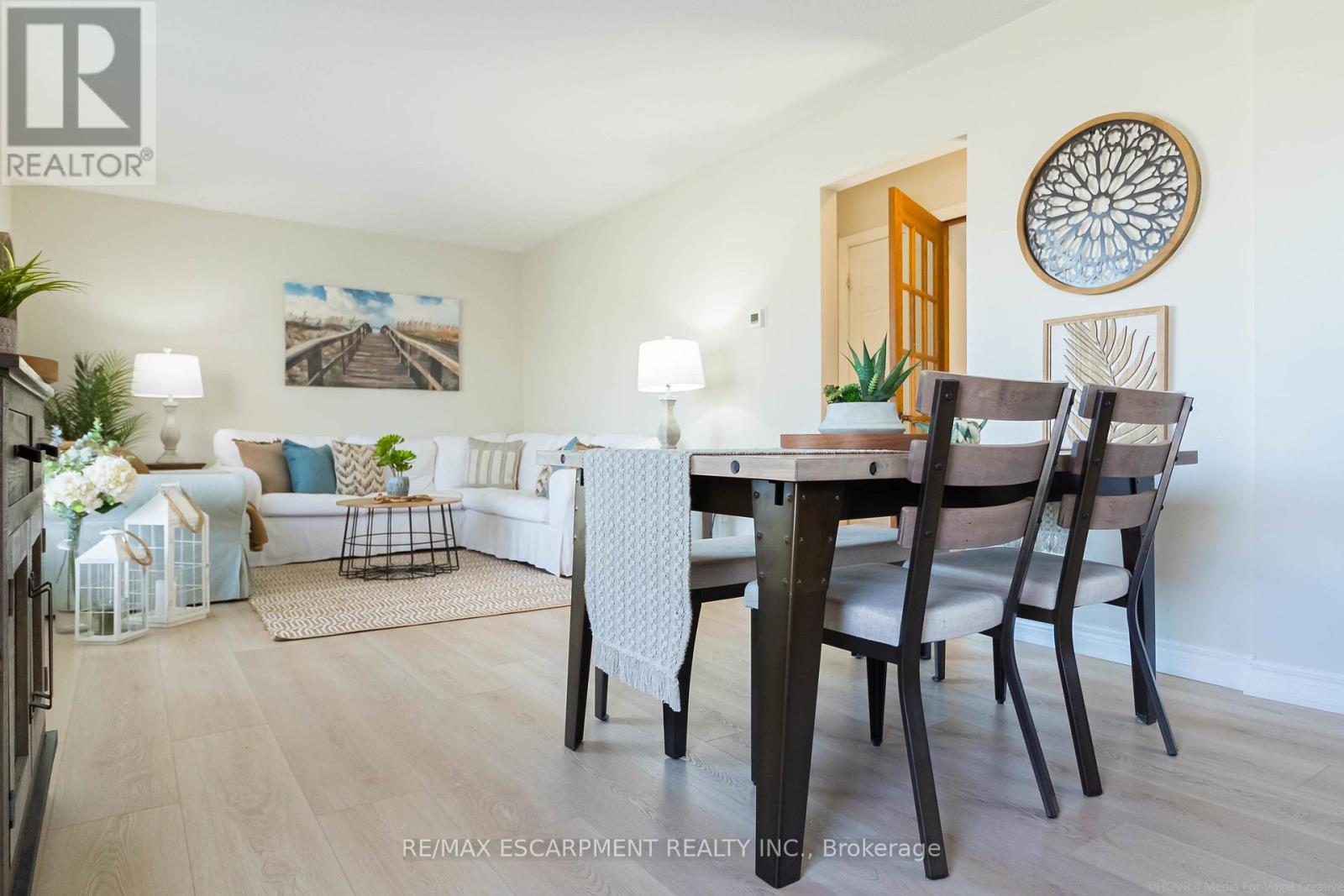 1343 Janina Boulevard, Burlington, Ontario  L7P 1K5 - Photo 4 - W12060625