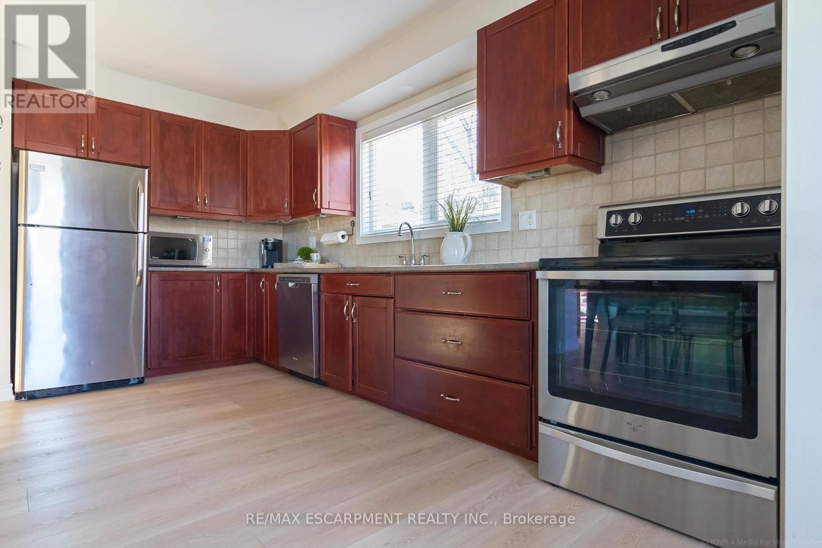 1343 Janina Boulevard, Burlington, Ontario  L7P 1K5 - Photo 8 - W12060625