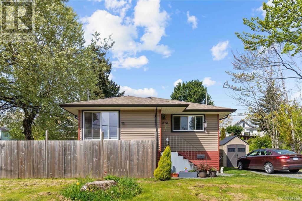 Property at 626 Haliburton St image 5