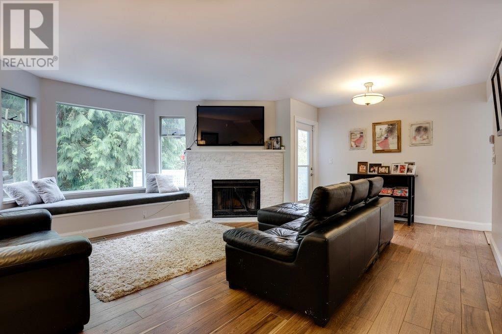 8605 Saffron Place, Burnaby, British Columbia  V5A 4H8 - Photo 3 - R2985542