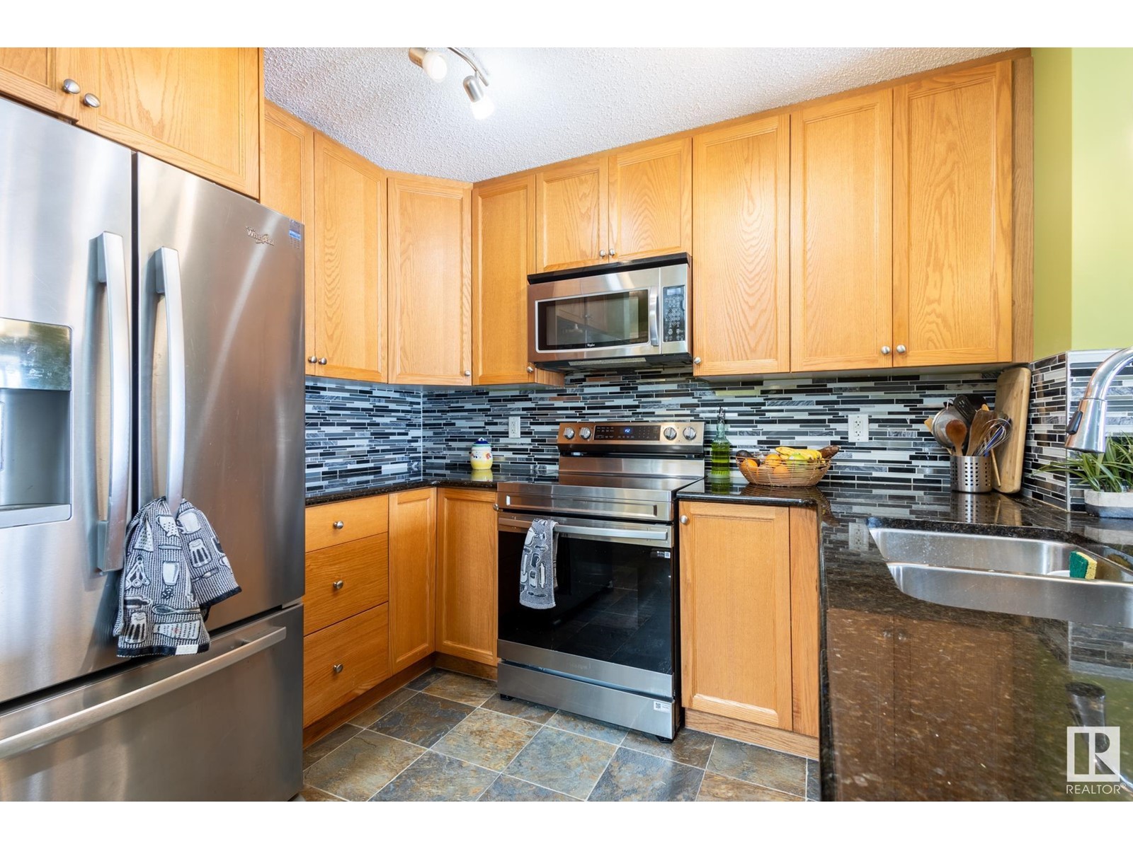 Property at 1813 28 ST NW image 3