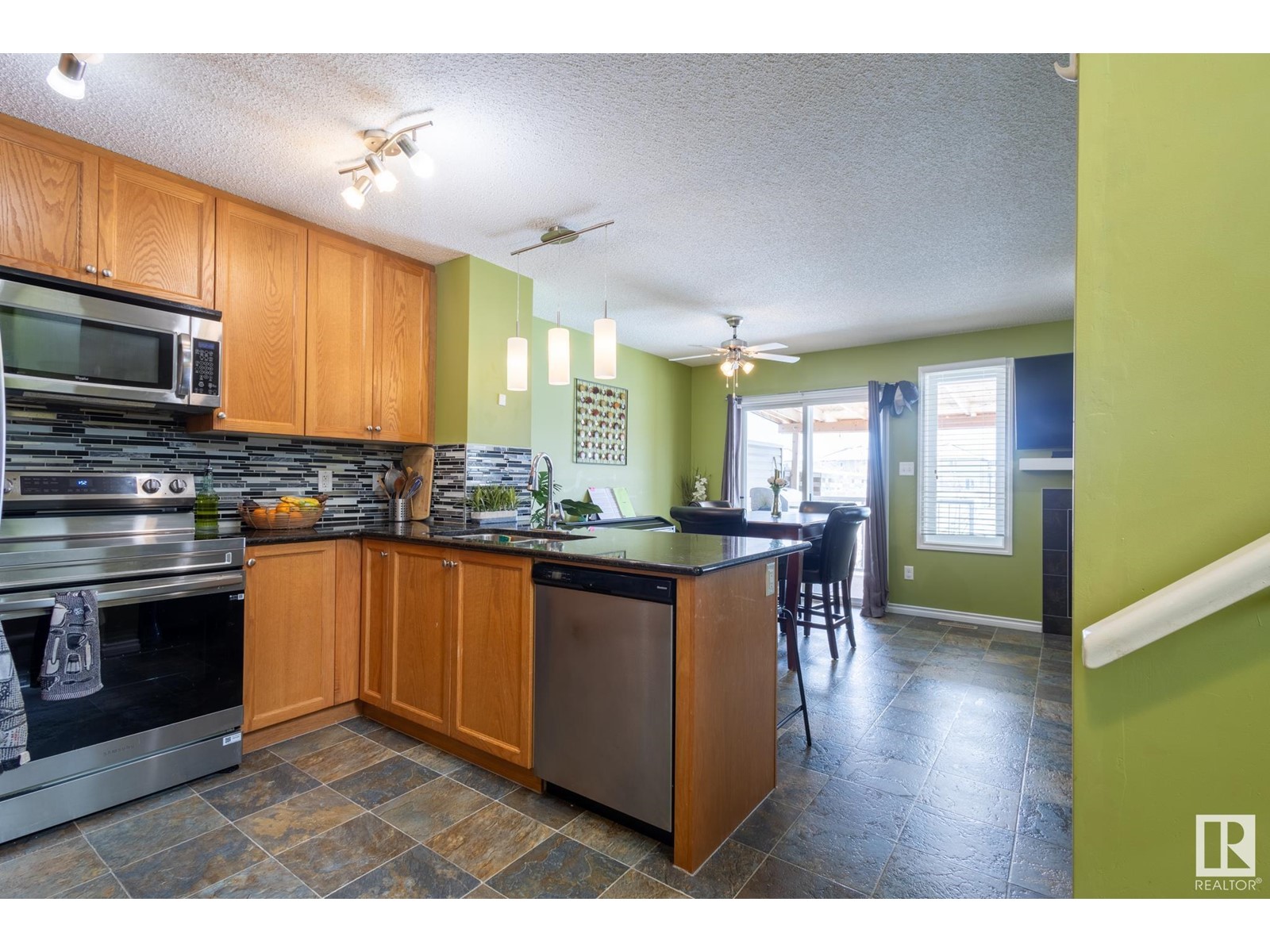 Property at 1813 28 ST NW image 2