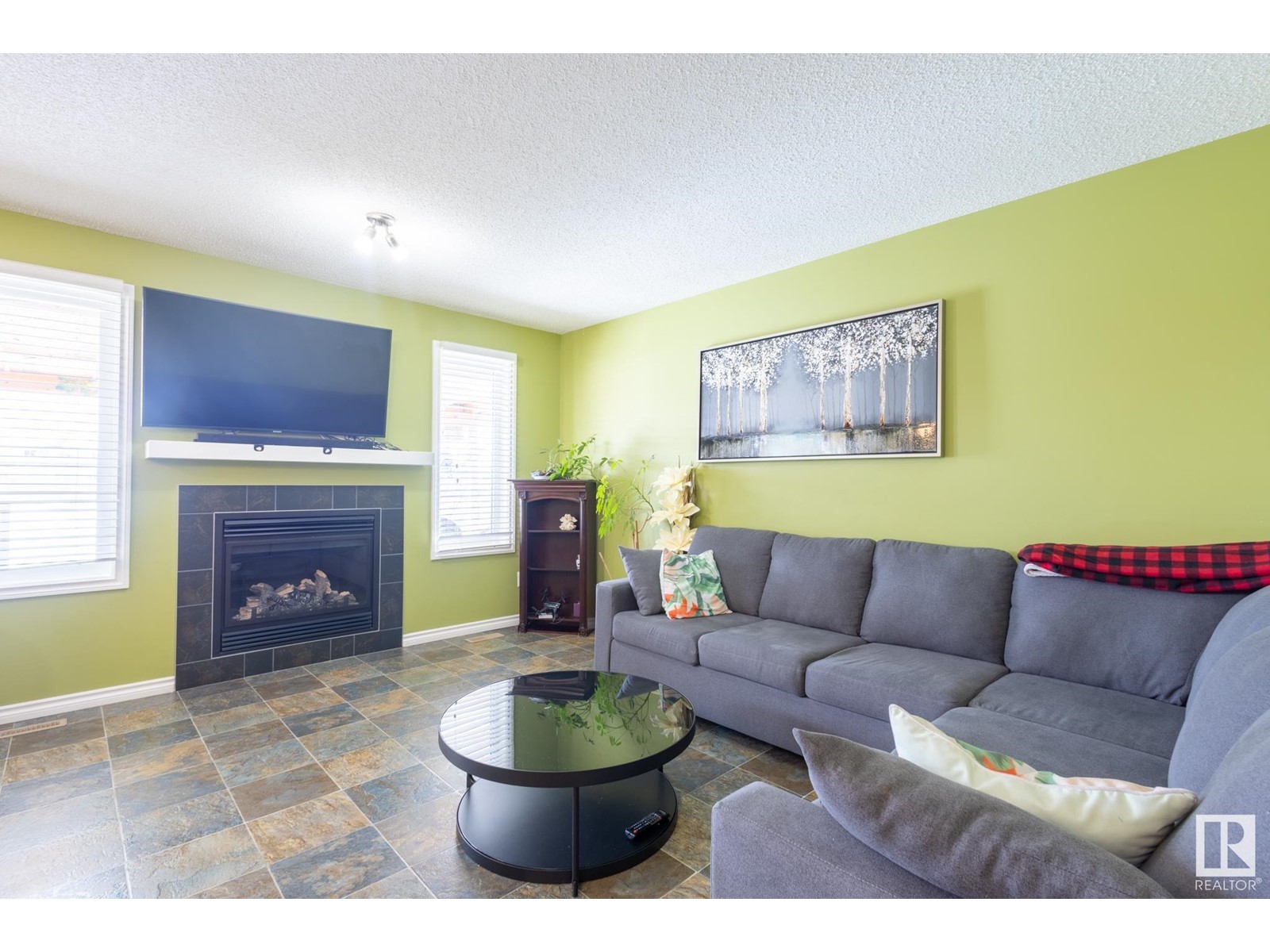 Property at 1813 28 ST NW image 1