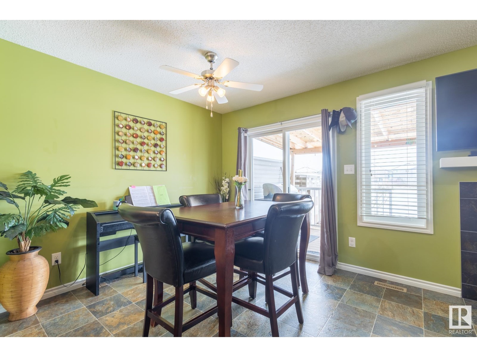 Property at 1813 28 ST NW image 4