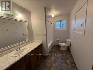 4019 Switzer Drive, Southwest Middlesex, Ontario  N0L 1M0 - Photo 15 - X12031456