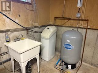 4019 Switzer Drive, Southwest Middlesex, Ontario  N0L 1M0 - Photo 19 - X12031456