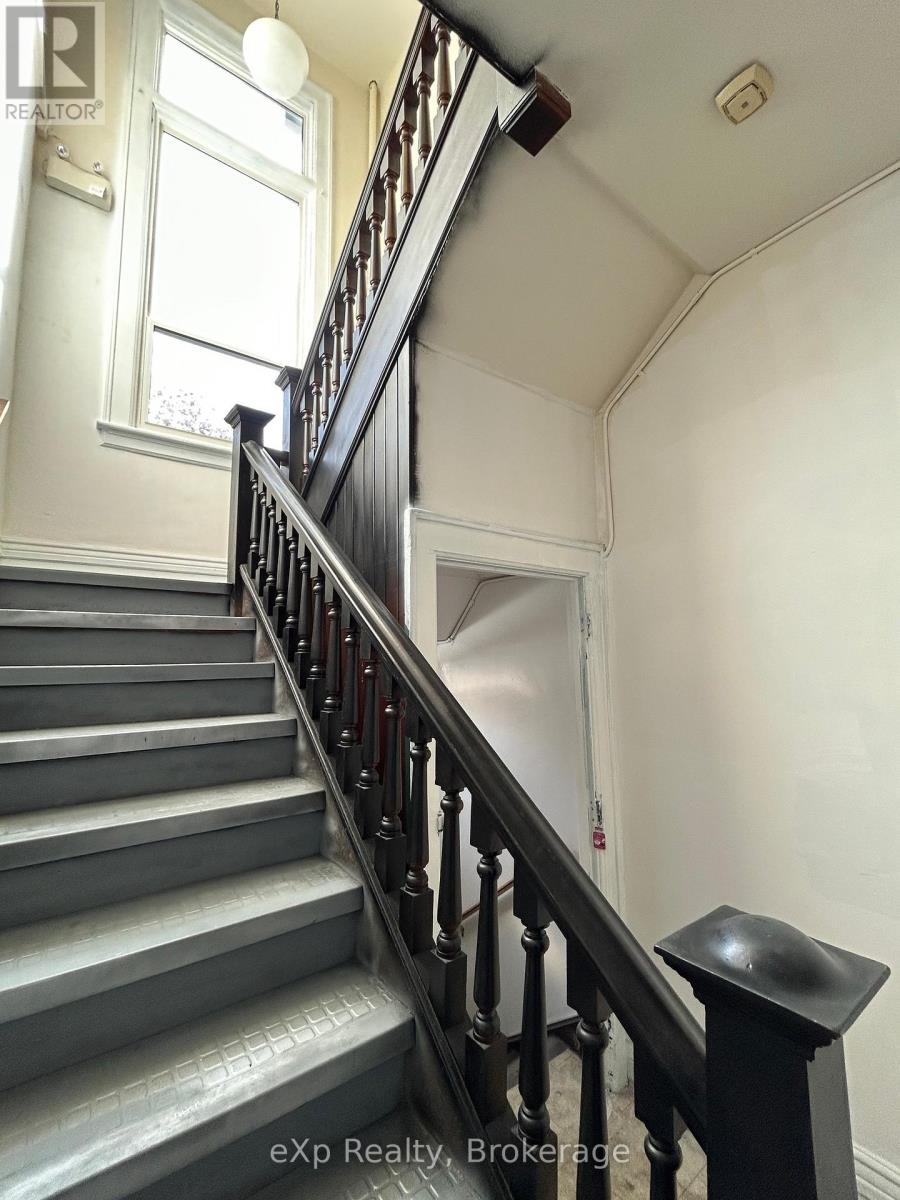 215 Jane Street, Brockton, Ontario  N0G 2V0 - Photo 14 - X12058910