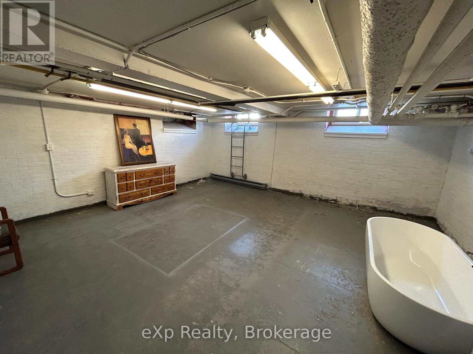 215 Jane Street, Brockton, Ontario  N0G 2V0 - Photo 22 - X12058910