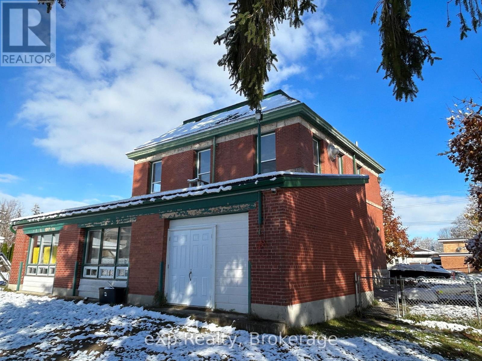 215 Jane Street, Brockton, Ontario  N0G 2V0 - Photo 25 - X12058910