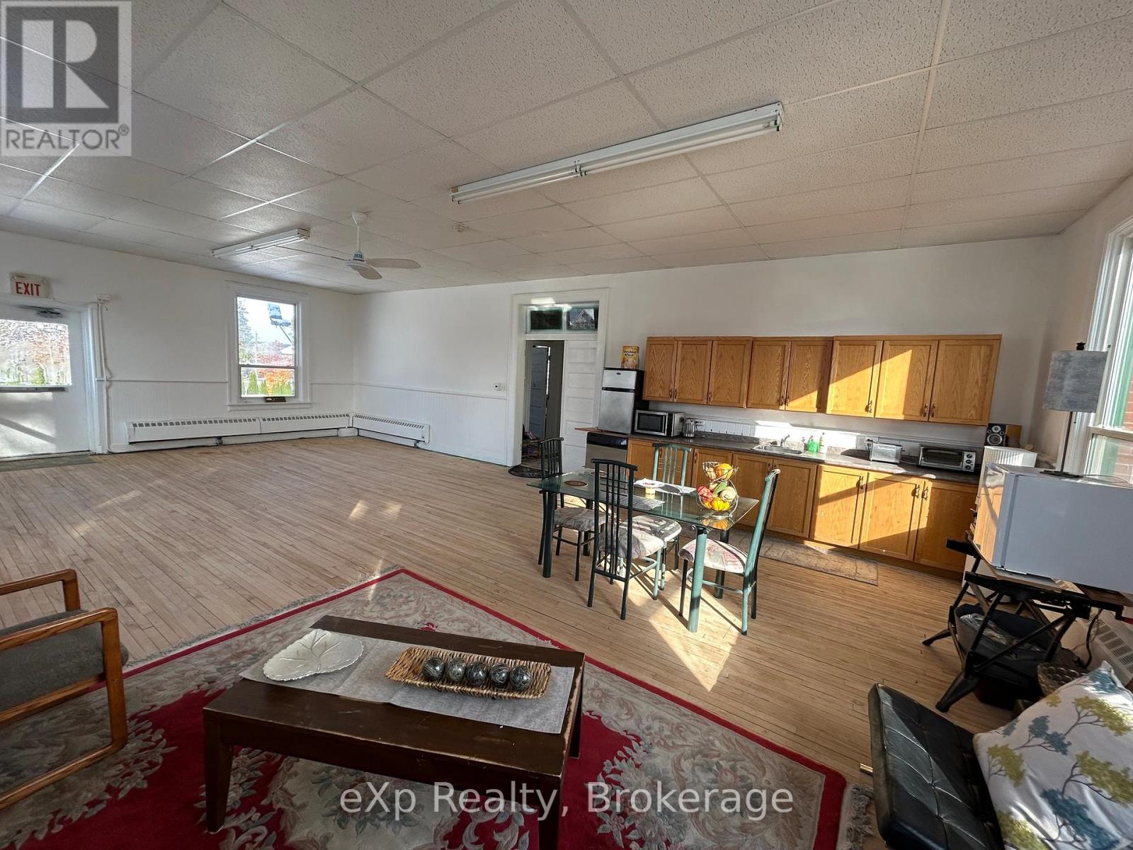 215 Jane Street, Brockton, Ontario  N0G 2V0 - Photo 5 - X12058910