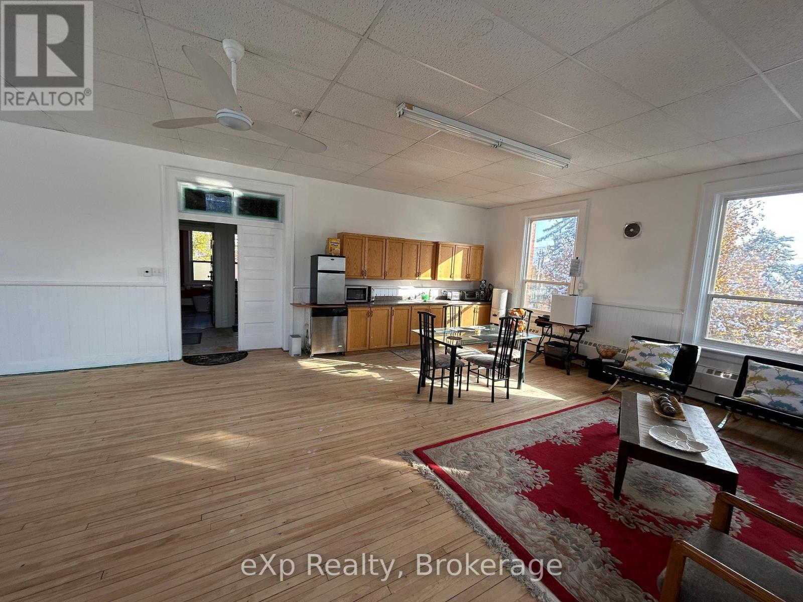 215 Jane Street, Brockton, Ontario  N0G 2V0 - Photo 6 - X12058910
